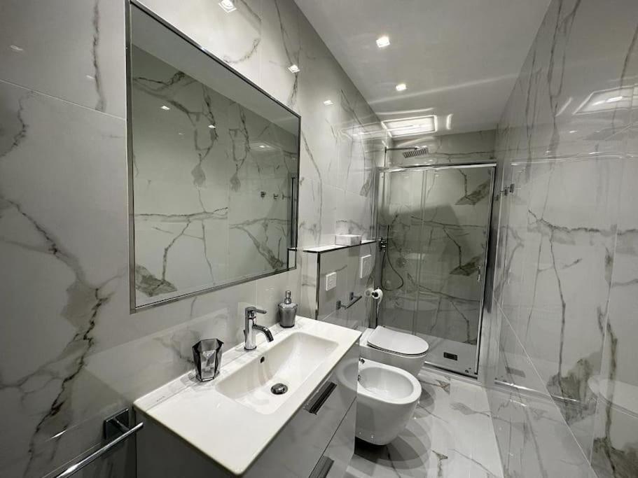 Suite Aurora Luxury In The Center Of Сан Ремо Екстериор снимка